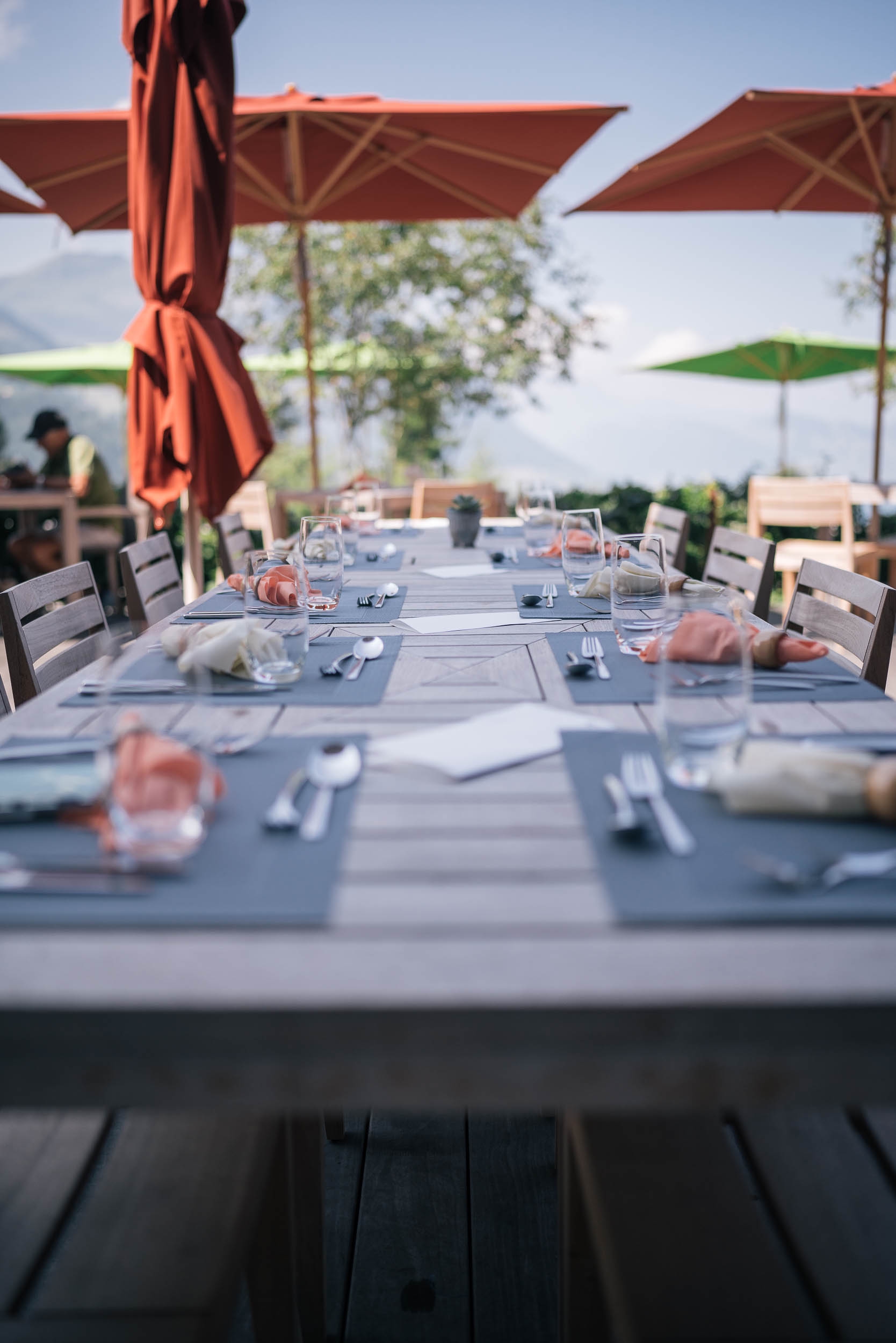Set table at a wedding