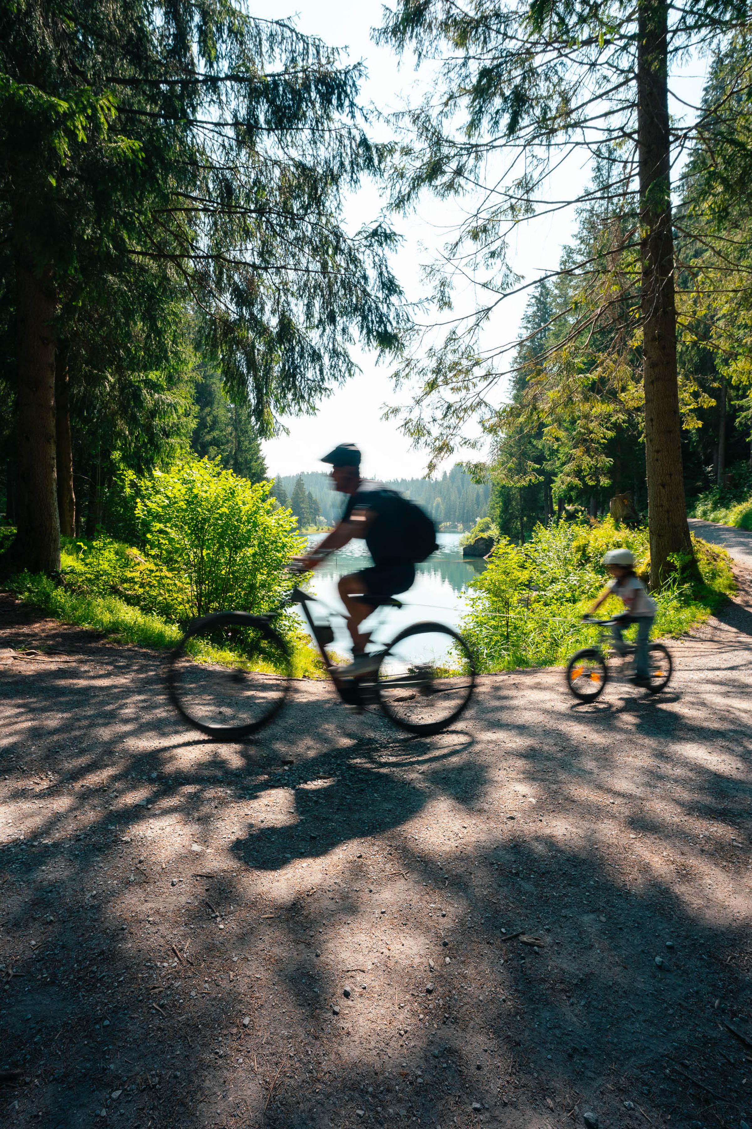Lifestyle photography of cyclists beside a forest lake